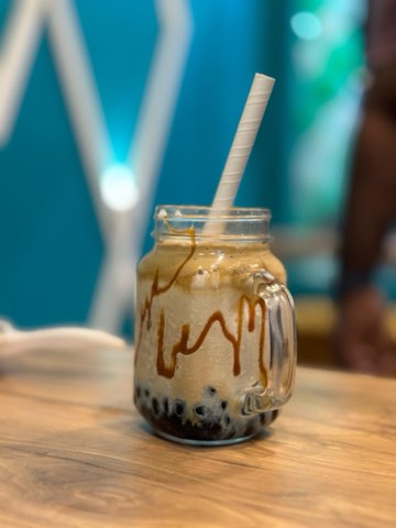 Iced coffee with caramel at Fruitpopz.
